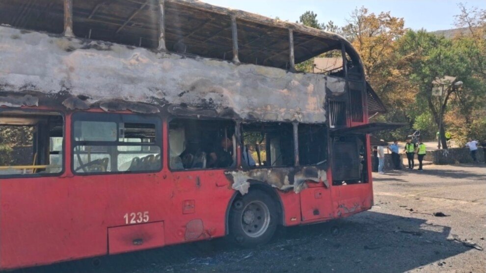 Херојски потег на Водно: Возачот на ЈСП го возел запалениот автобус за да ги спаси падините од шумски пожар Херојски потег на Водно: Возачот на ЈСП го возел запалениот автобус за да ги спаси падините од шумски пожар