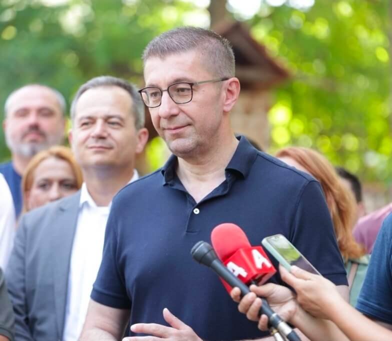 ВЛАДАТА ПОВТОРНО СИ ИГРА „ВЕСЕЛА МАТЕМАТИКА“: Како премиерот измисли 17.000 работни места и ја изманипулира јавноста ВЛАДАТА ПОВТОРНО СИ ИГРА „ВЕСЕЛА МАТЕМАТИКА“: Како премиерот измисли 17.000 работни места и ја изманипулира јавноста