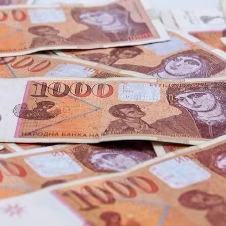 Просечната нето-плата во јули достигна 48.490 денари, но граѓаните сè уште го чувствуваат притисокот на цените Просечната нето-плата во јули достигна 48.490 денари, но граѓаните сè уште го чувствуваат притисокот на цените