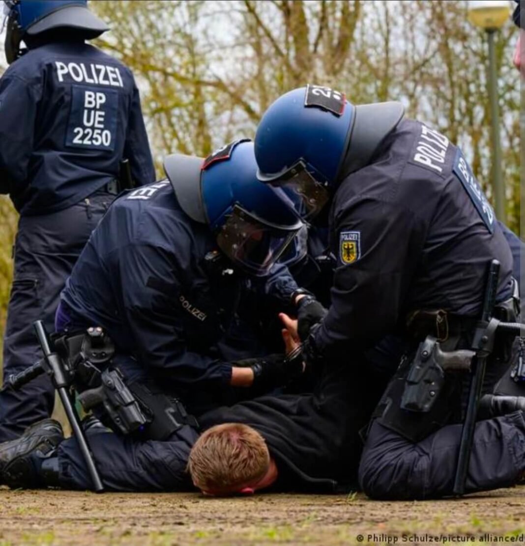 Германски медиуми: Бугарите уапсени за палење во Минхен се дел од мрежа на ГРУ Германски медиуми: Бугарите уапсени за палење во Минхен се дел од мрежа на ГРУ