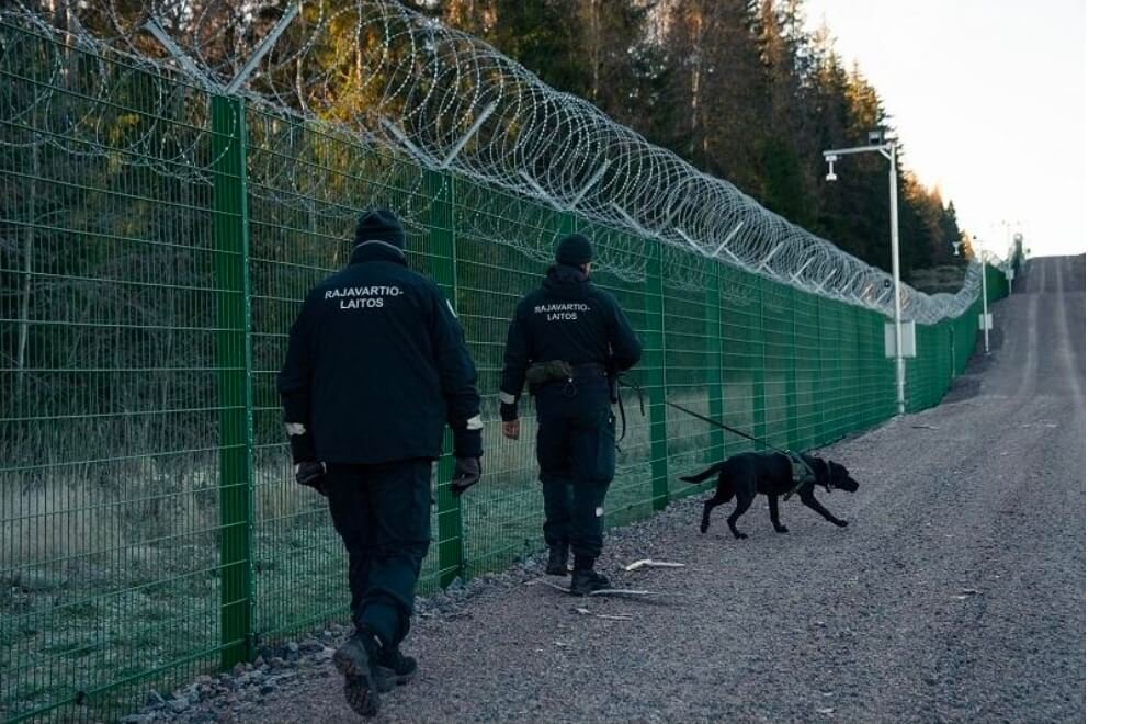 НОВА ЧЕЛИЧНА ЗАВЕСА НА ИСТОКОТ: Финска ја заврши изградбата на заштитната ограда кон Русија! (ФОТО) НОВА ЧЕЛИЧНА ЗАВЕСА НА ИСТОКОТ: Финска ја заврши изградбата на заштитната ограда кон Русија! (ФОТО)