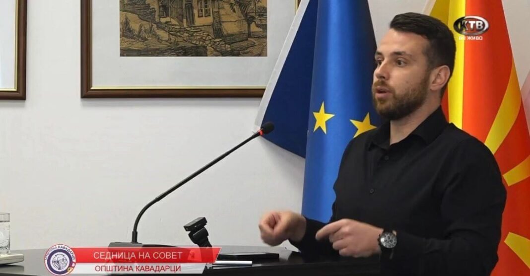 (ВИДЕО) МЕЛОВ: 115 ПРВАЧИЊА ПОМАЛКУ ЗА ПЕТ ГОДИНИ ВО КАВАДАРЦИ – ЗОШТО МЛАДИТЕ СИ ОДАТ? (ВИДЕО) МЕЛОВ: 115 ПРВАЧИЊА ПОМАЛКУ ЗА ПЕТ ГОДИНИ ВО КАВАДАРЦИ – ЗОШТО МЛАДИТЕ СИ ОДАТ?