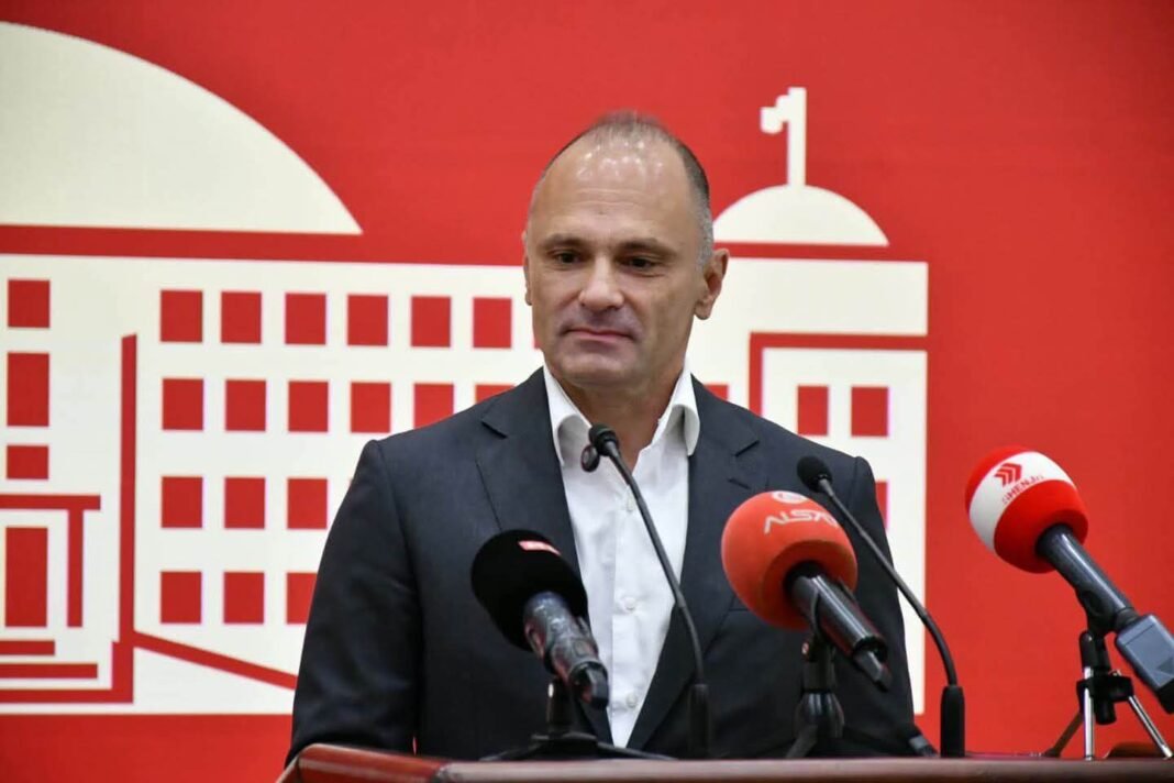 (ВИДЕО) Филипче: СДСМ поднесе закон, Минималната плата да се зголеми на 600 евра – работниците заслужуваат достоинствен живот (ВИДЕО) Филипче: СДСМ поднесе закон, Минималната плата да се зголеми на 600 евра – работниците заслужуваат достоинствен живот