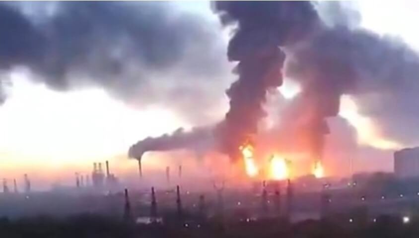 „Заврши времето кога страдаше само нападнатиот“: Зеленски го отфрли притисокот од Трамп за руските рафинерии „Заврши времето кога страдаше само нападнатиот“: Зеленски го отфрли притисокот од Трамп за руските рафинерии