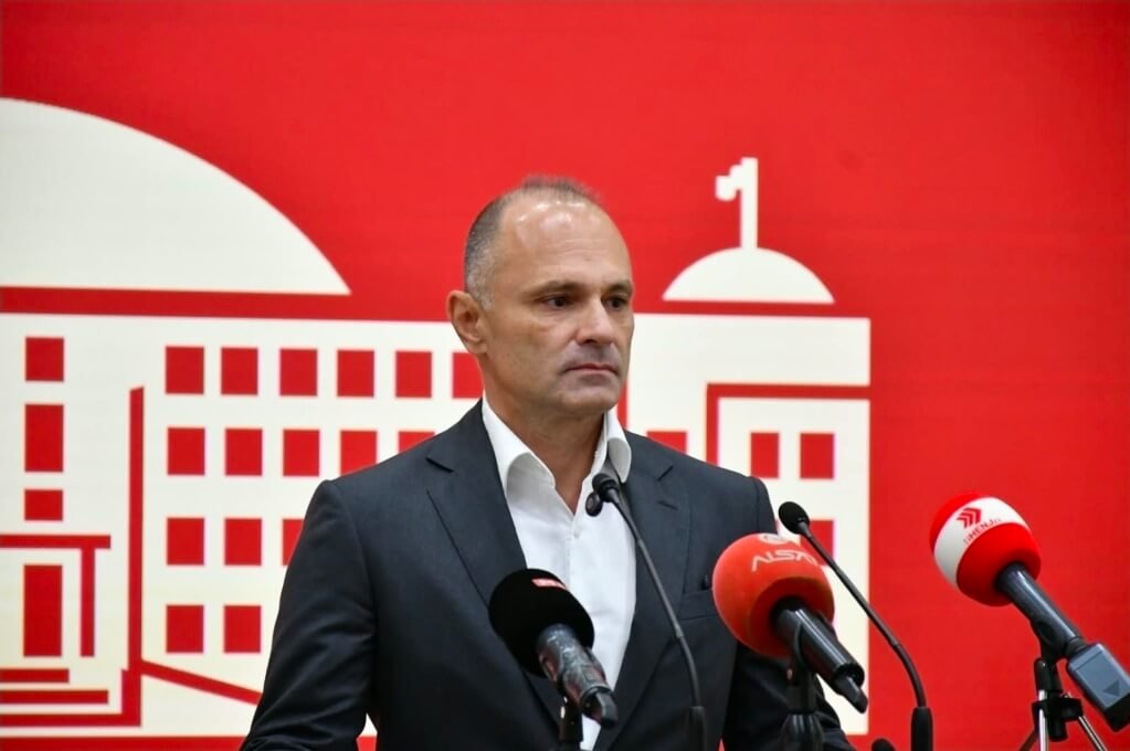 (ВИДЕО) Филипче: Мицкоски е очаен, брутално ја задолжува земјата со над 65% од БДП (ВИДЕО) Филипче: Мицкоски е очаен, брутално ја задолжува земјата со над 65% од БДП