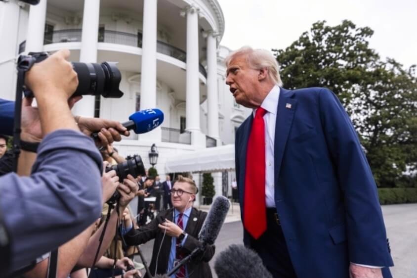 Медиумски мрак во Белата куќа: ТВ мрежите во солидарен бојкот против Трамп по забраната за три големи медиуми Медиумски мрак во Белата куќа: ТВ мрежите во солидарен бојкот против Трамп по забраната за три големи медиуми
