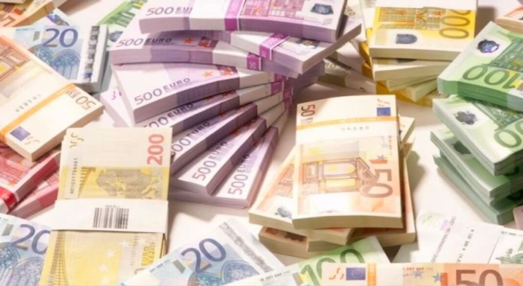 Непријавени девизи Табановце 200 илјади евра: Спречен нелегален внес Непријавени девизи Табановце 200 илјади евра: Спречен нелегален внес