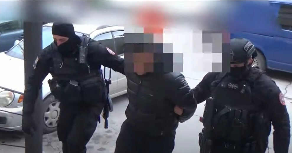 СКАНДАЛ ВО ВЛАДАТА: Уапсен возачот на генсекот Игор Јанушев – фатен на дело со ОБЕЛЕЖАНИ ПАРИ додека земал МИТО! СКАНДАЛ ВО ВЛАДАТА: Уапсен возачот на генсекот Игор Јанушев – фатен на дело со ОБЕЛЕЖАНИ ПАРИ додека земал МИТО!