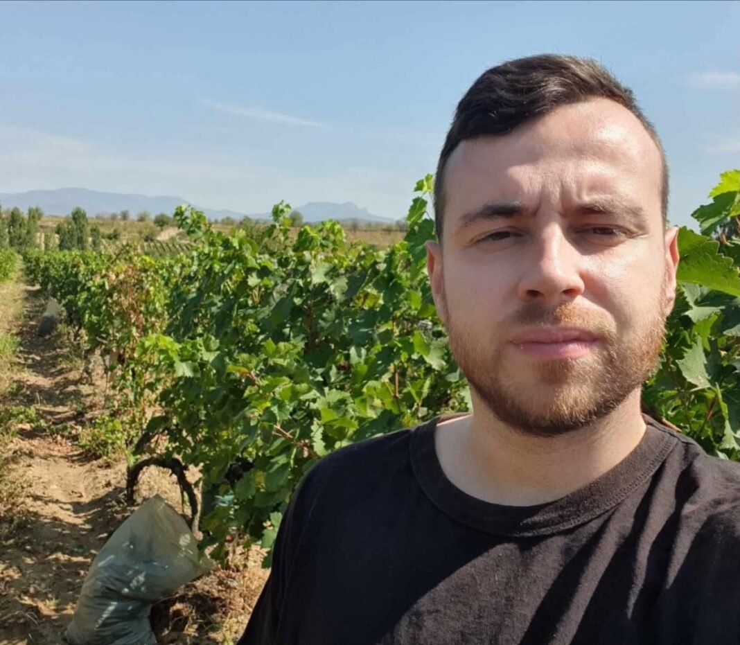 ПРИТИСОК ИЛИ СТРАВ ОД ВИСТИНАТА? Советник од Кавадарци повикан во полиција поради фејсбук статус за лозарите! ПРИТИСОК ИЛИ СТРАВ ОД ВИСТИНАТА? Советник од Кавадарци повикан во полиција поради фејсбук статус за лозарите!