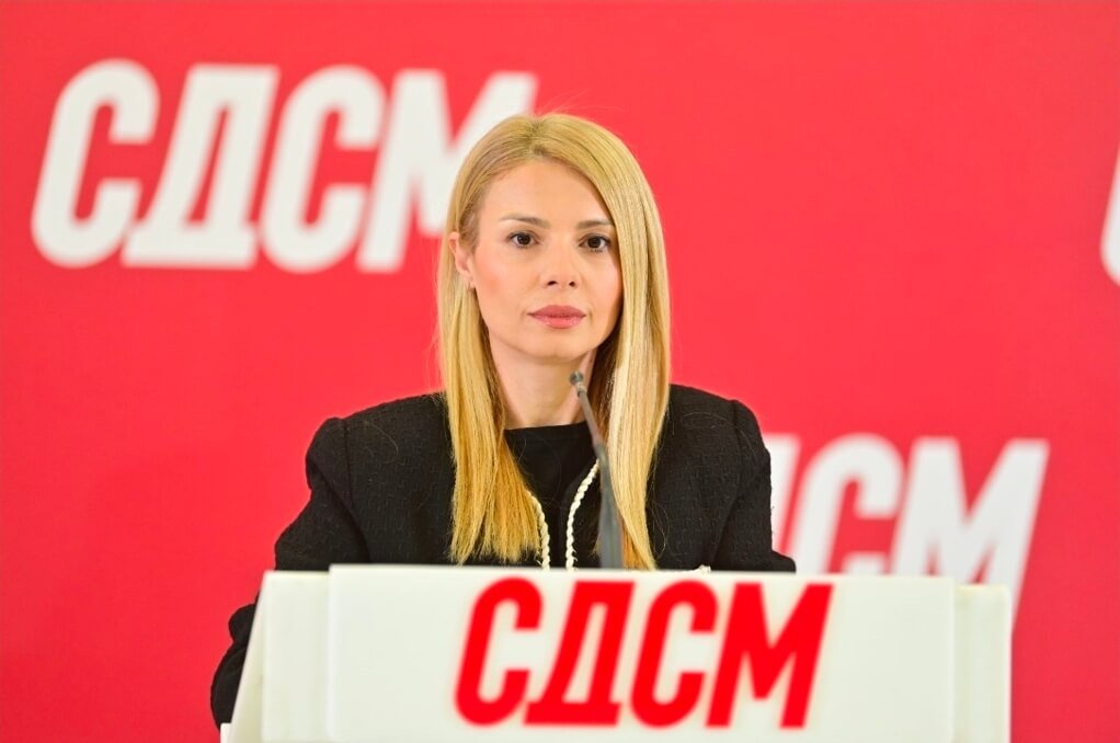 СДСМ СО ТЕШКИ ОБВИНЕНИЈА: „Сè е фарса, ја пуштија Михаилова за да глумат дека ја бараат – Мицкоски го штити Тошковски!“ СДСМ СО ТЕШКИ ОБВИНЕНИЈА: „Сè е фарса, ја пуштија Михаилова за да глумат дека ја бараат – Мицкоски го штити Тошковски!“