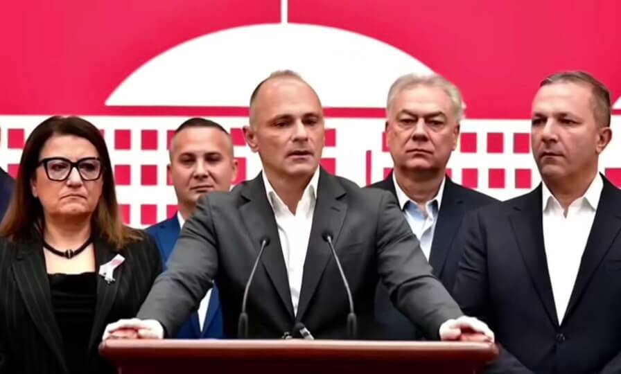 (ВИДЕО) Филипче со жестоки обвинувања: Молчеа кога требаше, а сега сакаат да ја погребаат партијата! (ВИДЕО) Филипче со жестоки обвинувања: Молчеа кога требаше, а сега сакаат да ја погребаат партијата!