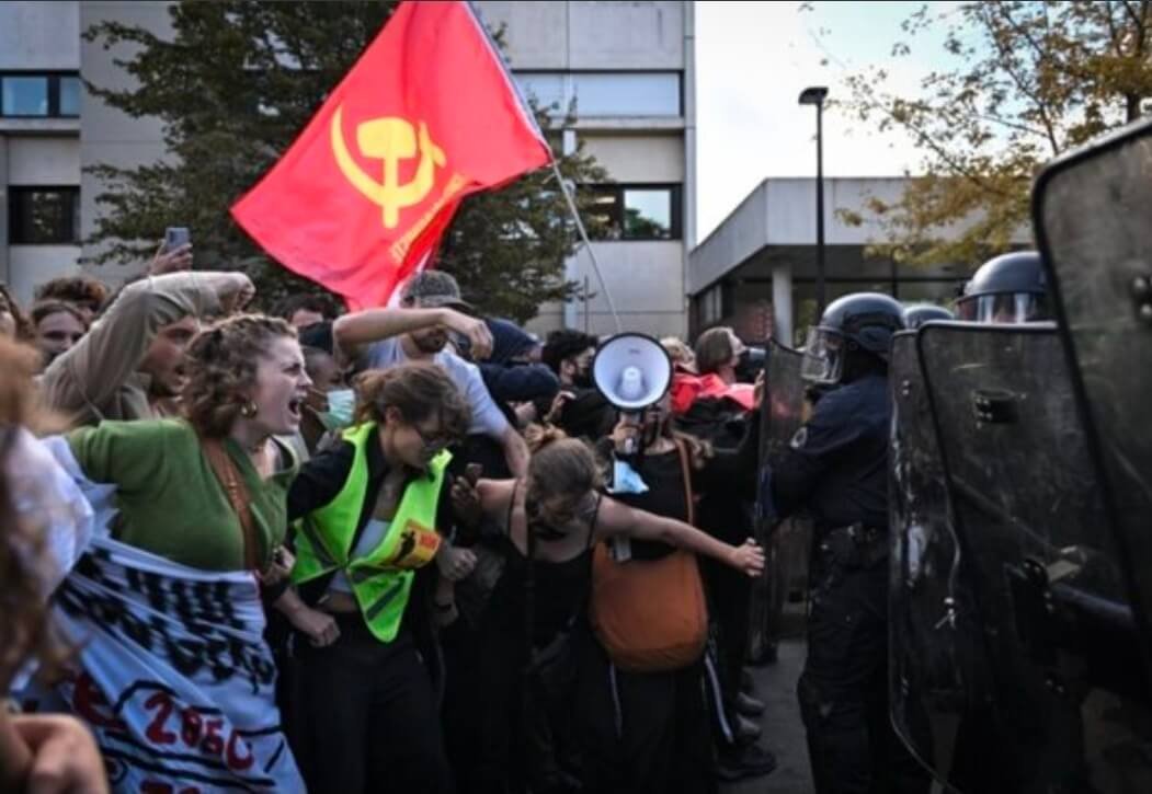 Бран масовни протести во Франција се прелива преку границите и се заканува на еврозоната Бран масовни протести во Франција се прелива преку границите и се заканува на еврозоната